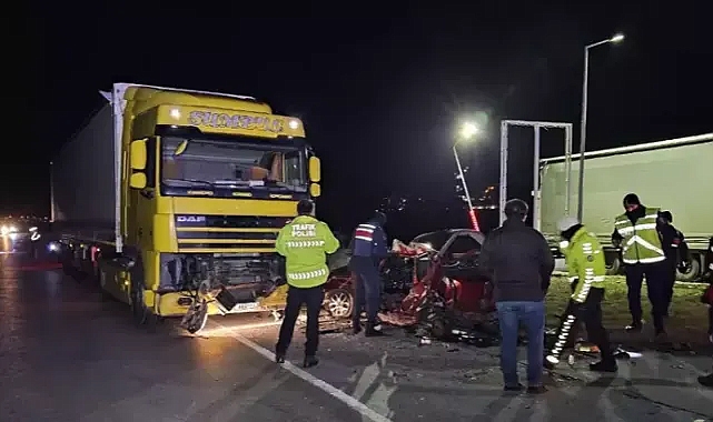 Edirne'de TIR'la çarpışan otomobilin sürücüsü öldü; kaza kamerada