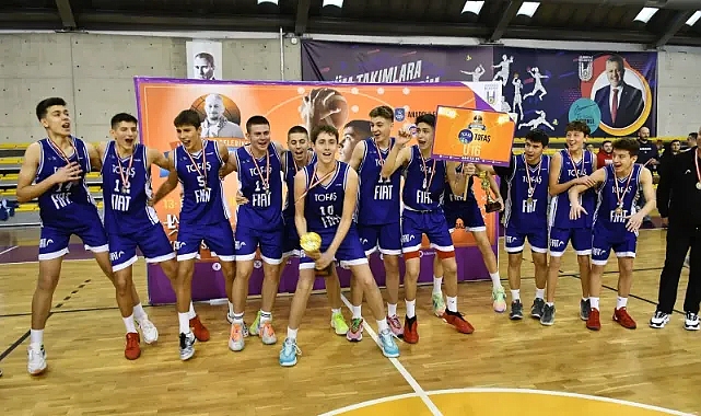 Gökhan Teksöz Basketbol Turnuvası'nda Tofaş Şampiyonluk Kupasını Kaldırdı!