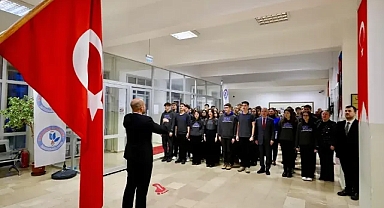 Kırklareli Valisi Uğur Turan, Yeni Haftaya İstiklal Marşı ve Bayrak Töreni ile Başladı
