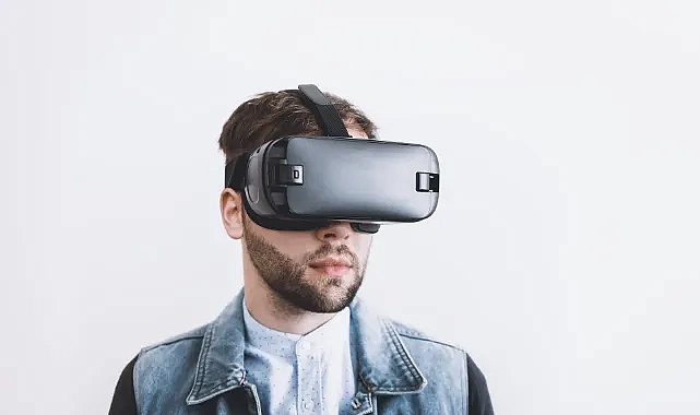 Sanal Gerçeklikte Bir Devrim Mi Başlıyor? Meta’nın Yeni Nesil VR Cihazları 2024 ve 2025’te Dijital Dünyayı Nasıl Şekillendirecek?