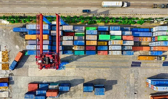 Türkiye'nin Dış Ticaret Endeksleri: İhracatta Değer Artışı, Miktarda Azalma