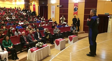 Türkiye'nin İlk Astronotu Alper Gezeravcı Kırklareli'de Öğrencilerle Buluştu