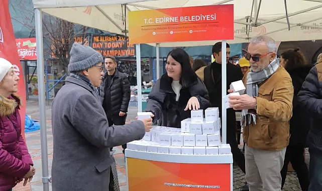 Başkan Akın, Regaip Kandili Dolayısıyla Vatandaşlara Kandil Simidi İkram Etti