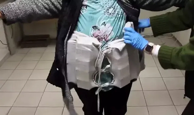 Kapıkule’de beline sardığı bezde 5 bin gümrük kaçağı ilaç ele geçirildi
