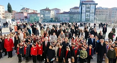 Kırklareli'nde Karne Sevinci: 52 Bin 277 Öğrenci Tatile Girdi