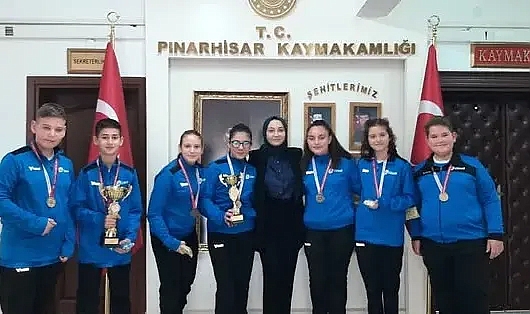 Pınarhisar Atatürk Ortaokulu Dart Takımları Büyük Başarıya İmza Attı