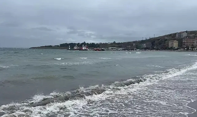 Tekirdağ'da fırtına; eğitim uçuşları iptal, balıkçılar denize açılamadı