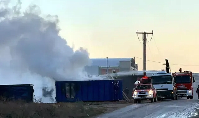 Tekirdağ'da konteyner üretim tesisinde yangın