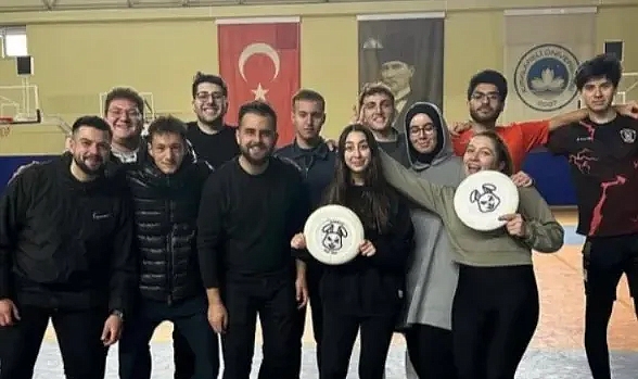 Başkan Oğuzhan Gürbay, Rabbits Ultimate Frizbi Kulübü'nü Ziyaret Etti
