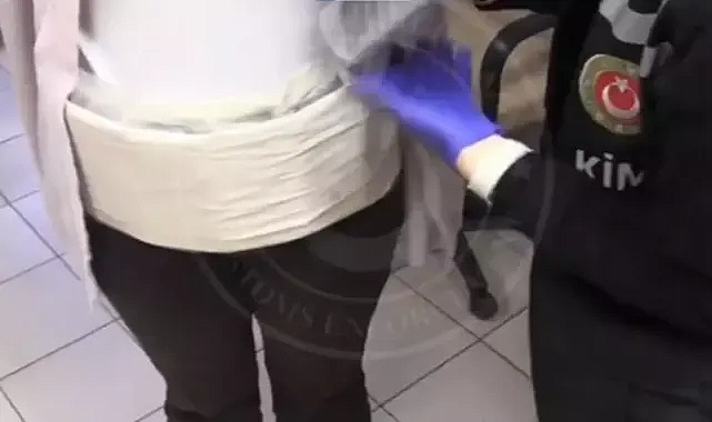 Beline sarılı bezde 40 kaçak cep telefonuyla yakalandı