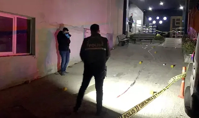 Eğlence mekanı çıkışı, husumetlilerine ateş açtı; 1 ölü, 2 yaralı
