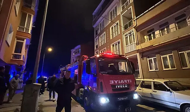 Evdeki kanepeyi ateşe verip, yangın çıkardı