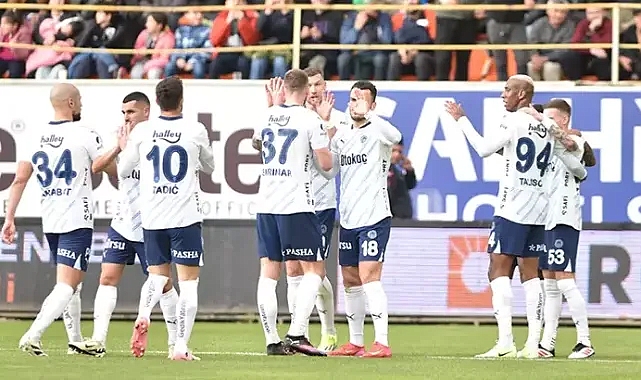 Fenerbahçe Alanyaspor'u 2-0 Mağlup Etti