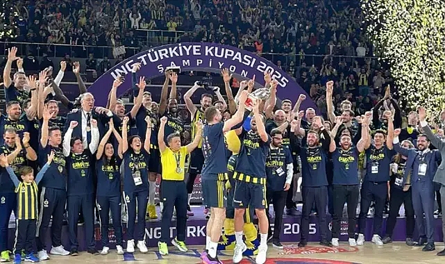 Fenerbahçe Beko, Beşiktaş Fibabanka'yı 104-81 Mağlup Ederek Kupayı Kazandı