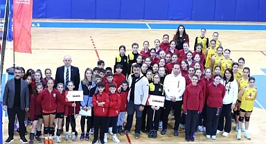 Kırklareli'de GSB Okul Sporları Voleybol Küçükler Bölge Finalleri Başladı!