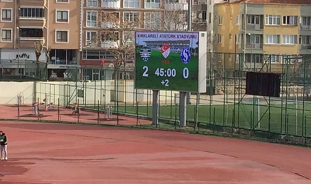 Kırklarelispor, Lider Sarıyer’i Konuk Ediyor: İlk Yarıda Üstün Oyun
