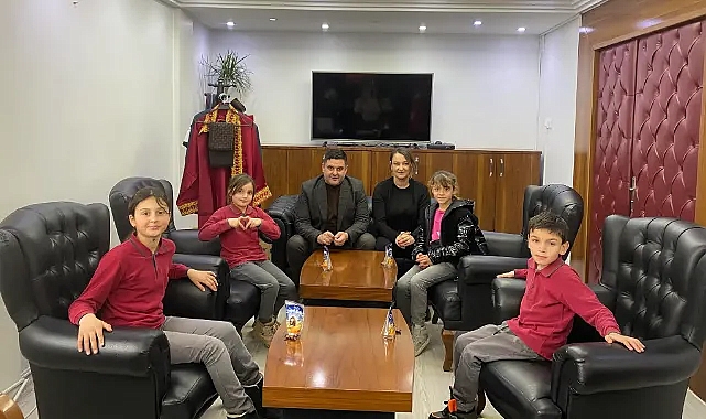 Kıyıköylü Çocuklardan Çat Kapı Başkan Ziyareti