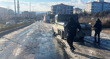 Süleymanpaşa Belediyesinden Güvenli Ulaşım İçin Tuzlama Çalışması