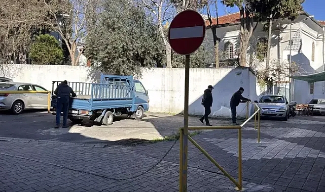 'Tapulu arazim' deyip sokağı demir bariyerle kapattı