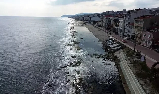 Tekirdağ'da deniz 10 metre çekildi; 'Kral Yolu' ortaya çıktı