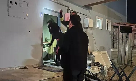 Tekirdağ'da evde çıkan yangında 2 kişi dumandan etkilendi