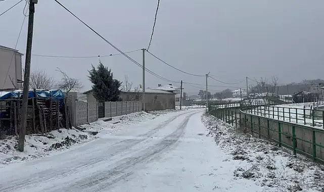 Tekirdağ’ın yüksek kesimlerine kar yağdı