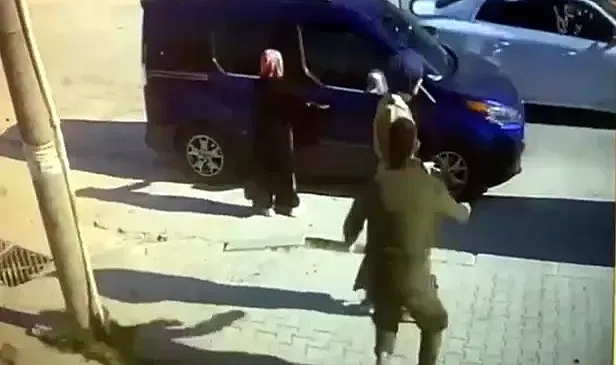 Ailesinin evlenmelerine onay vermediği Sevgi'yi kaçırdılar; o anlar kamerada