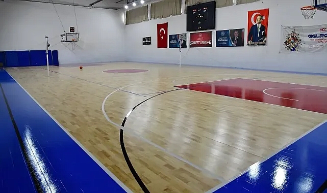 Babaeski'de Kapalı Spor Salonu ve Sentetik Çim Saha Yenilendi