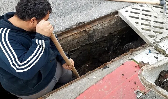 Babaeski'de Yağmur Suyu Izgaraları Temizleniyor