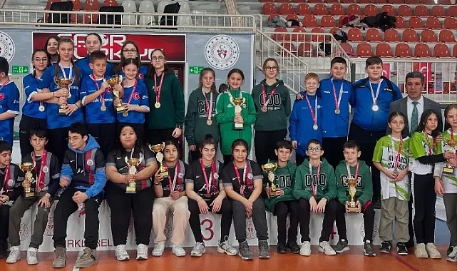 Cevizköy Ortaokulu’ndan Küçükler Floor Curling Müsabakalarında Üstün Performans