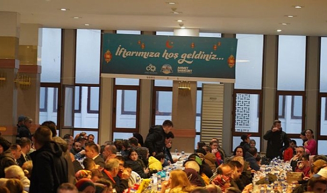 Çorlu`da Ramazan Bereketi Salonlardan Taştı