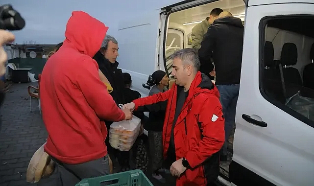 Edirne Belediyesi'nden Depremzedelere İftariyelik Yemek Desteği