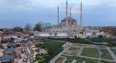 Edirne Belediyesi’nden Selimiye Meydanı’nda İftar Programı