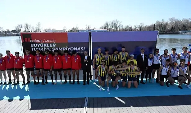 Fenerbahçe, Büyükler Türkiye Kürek Şampiyonası'nda takım halinde birinci oldu