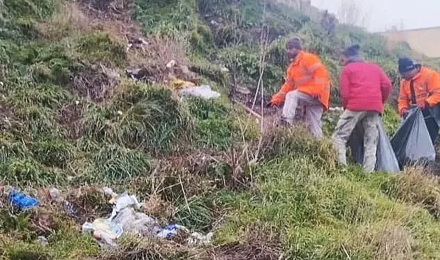 Kıyıköy'de Temizlik Çalışmaları Hız Kazandı: Başkan Özen'den Çevre Uyarısı