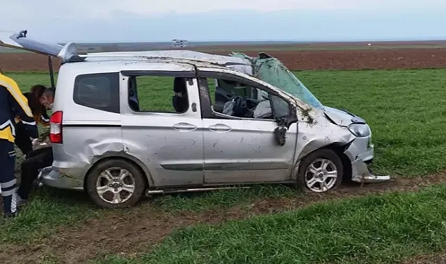 Takla atan hafif ticari araçtaki 4 kişi yaralandı