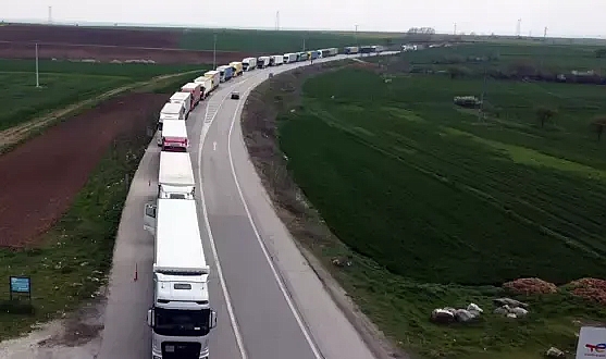 TIR sürücüleri, bayramda sınır kapısında kuyrukta