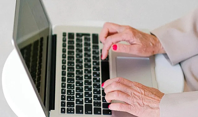 Yaşlı Nüfusun İnternet Kullanımında Cinsiyet Eşitsizliği: Erkekler Daha Aktif