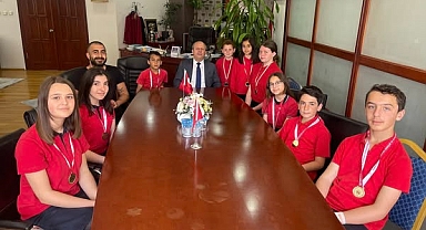 Büyükkarıştıranlı Çocuklardan Satranç ve Sanatta Büyük Başarı