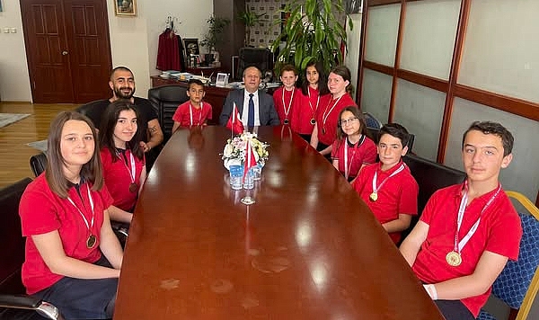Büyükkarıştıranlı Çocuklardan Satranç ve Sanatta Büyük Başarı