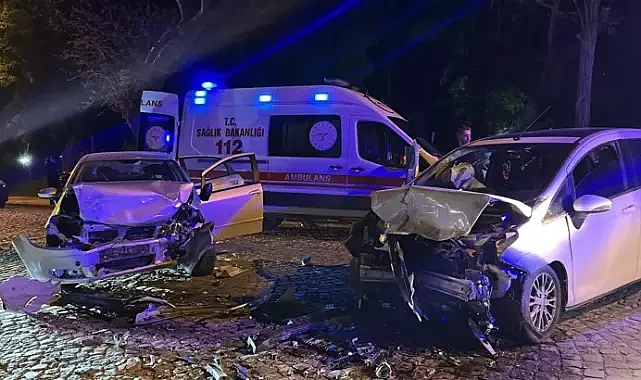 Edirne’de 2 otomobil kafa kafaya çarpıştı: 4 yaralı
