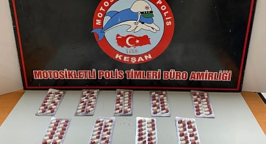 Edirne'de üzerlerinde uyuşturucu ve silahla yakalanan 3 şüpheliye gözaltı