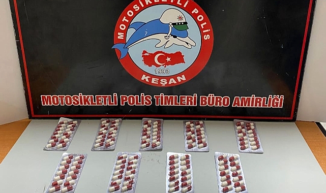 Edirne'de üzerlerinde uyuşturucu ve silahla yakalanan 3 şüpheliye gözaltı