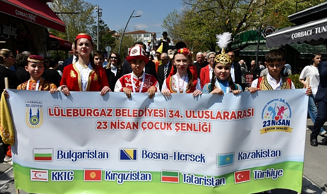 Lüleburgaz'da 23 Nisan Coşkusu: Şenlik Ateşi 34'üncü Kez Yandı