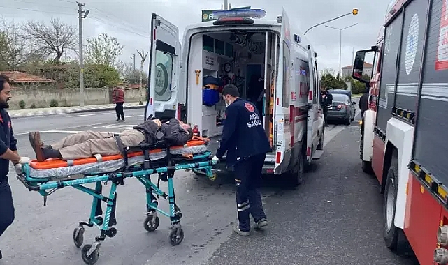 Tekirdağ'da hafif ticari araç ile otomobil çarpıştı; 2 yaralı