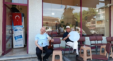 Kırklareli'nin Kalbi Sokaklarda Atıyor! Hakan Konyer ve Sokak Müziğinin Ritmi