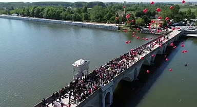 Meriç'te buluşan engelliler ve aileleri, farkındalık için gökyüzüne balon bıraktı