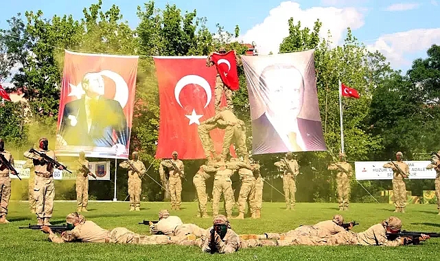 Edirne'de jandarma komandoların gösterisi ilgiyle izlendi