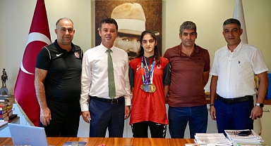 Başkan Sarıkurt'tan Millî Sporcu Berfin Avcı'ya Tebrik