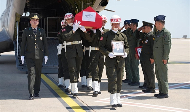 Çorlu Askeri Havaalanında Karşılanan Şehit Üsteğmen Tuğrul Özsu’nun Naaşı Memleketi Edirne’ye Uğurlandı